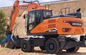 noticias maquinaria Excavaciones Labrandero refuerza su parque de maquinaria con Develon