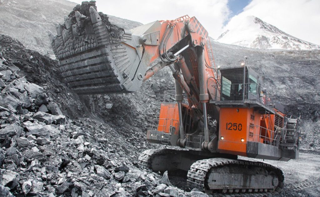 Una excavadora Hitachi EX3600-6 con 100.000 horas en la mina Kumtor Noticias Maquinaria