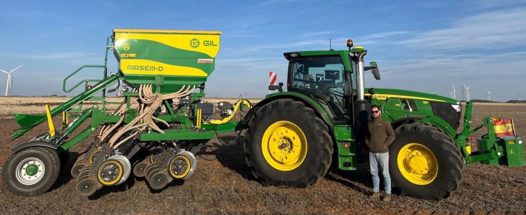 noticias maquinaria Agrícola Castellana entrega un nuevo John Deere 6R 185