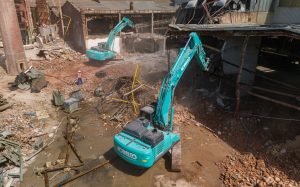 noticias maquinaria Demolición con excavadoras Kobelco con visión a largo plazo