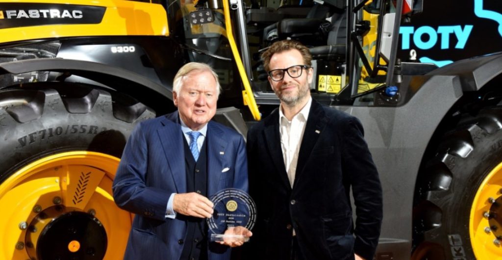 noticias maquinaria JCB gana el premio “Tractor del Año” con el nuevo Fastrac 6300