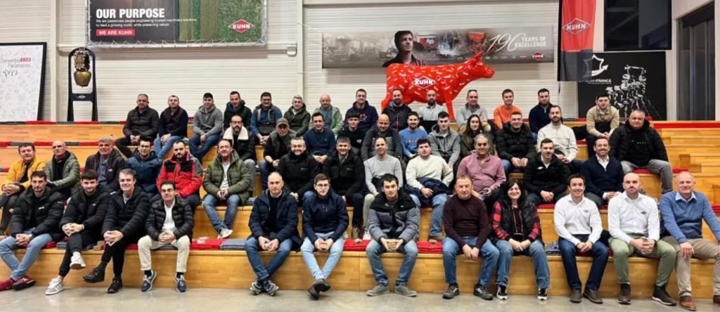 Cinco agroinfluencers visitan las fábricas de KUHN Noticias Maquinaria