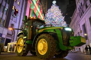 Papá Noel llega a la Bolsa de Nueva York en un John Deere 8R Noticias Maquinaria