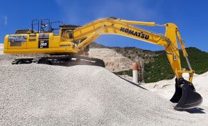 La excavadora híbrida Komatsu HB365LC-3 ya opera en España noticias maquinaria