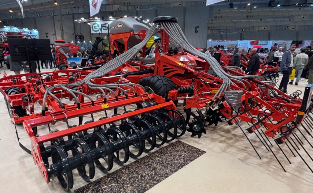 El nuevo cultivador HIGHLANDER de KUHN en FIMA noticias maquinaria