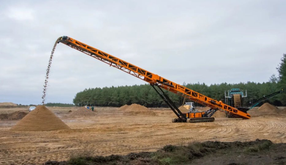 Finanzauto destaca la eficiencia de las apiladoras móviles de Pronar noticias maquinaria