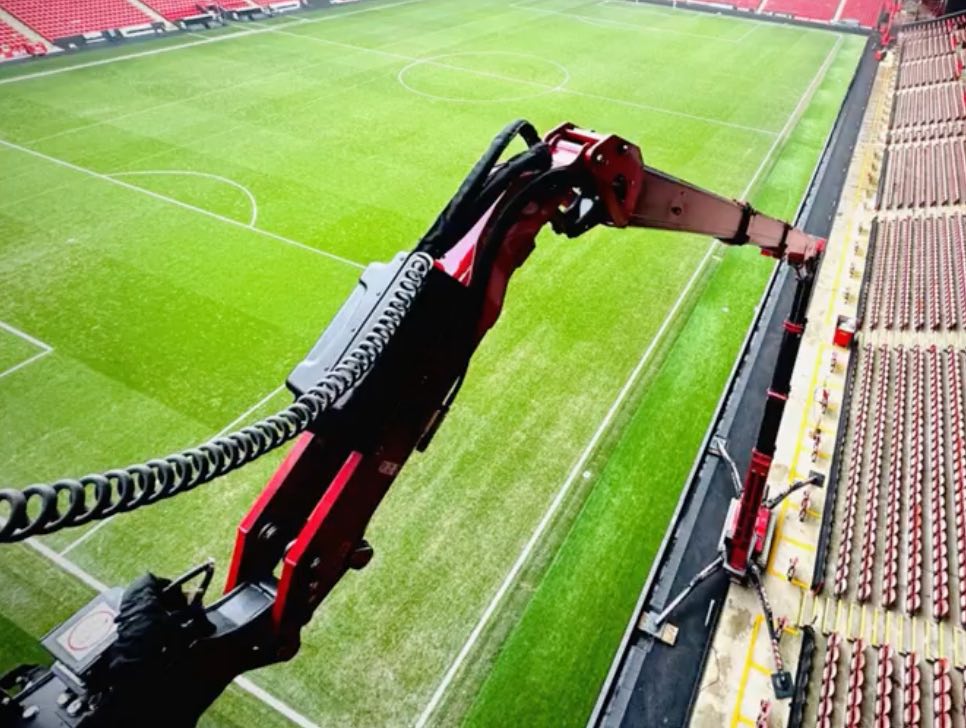 Hinowa LightLift 40.18 en Bramall Lane noticias maquinaria