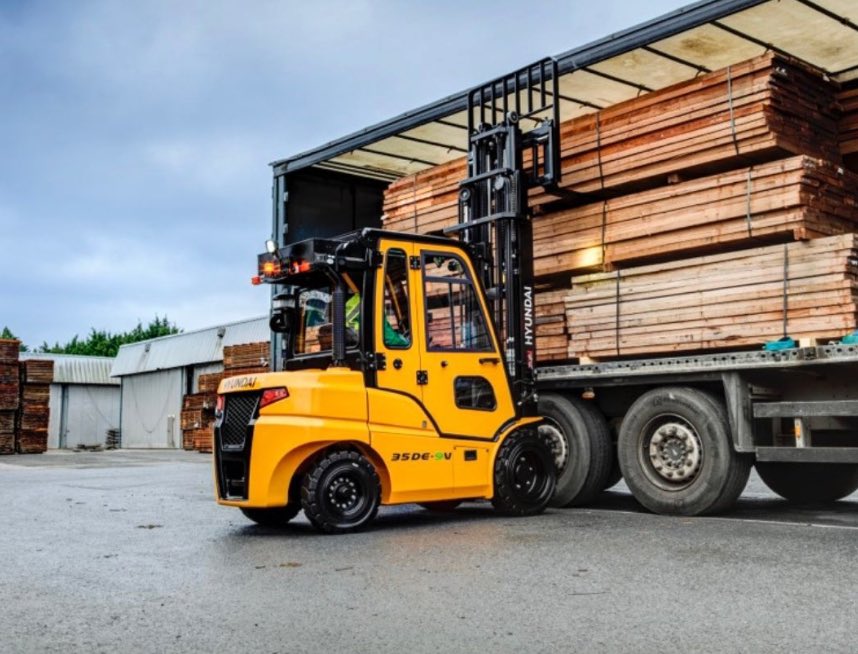 Hyundai Material Handling presenta las nuevas carretillas 25_30_35DE-9V noticias maquinaria