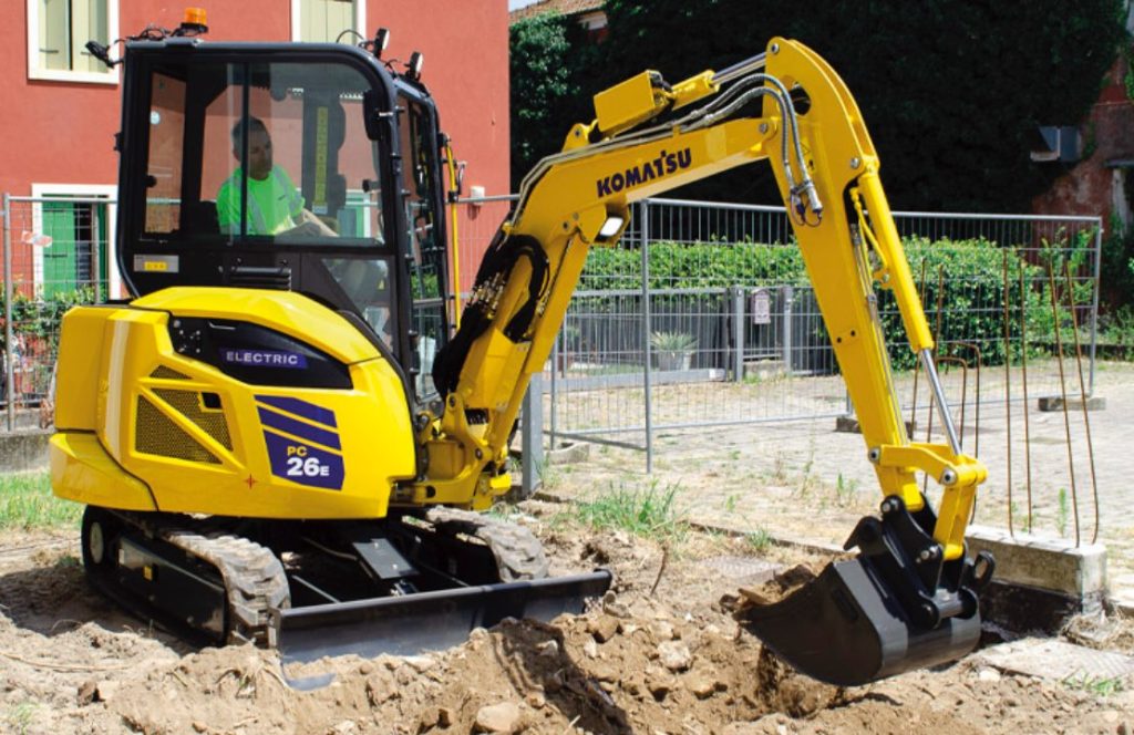 Komatsu Europe amplía gama eléctrica miniexcavadora PC26E-6 noticias maquinaria