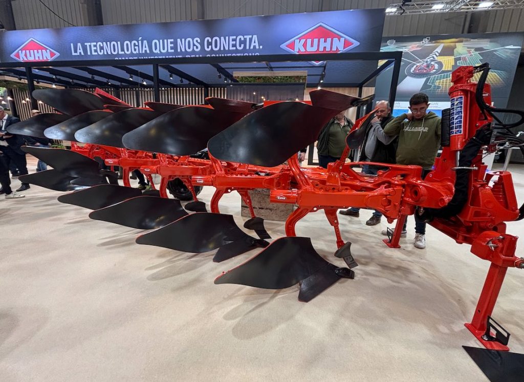 Kuhn presenta en FIMA nueva gama de arados suspendidos MASTER M noticias maquinaria