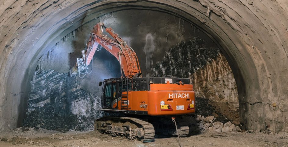 Una excavadora Hitachi en un proyecto ferroviario en Italia noticias maquinaria