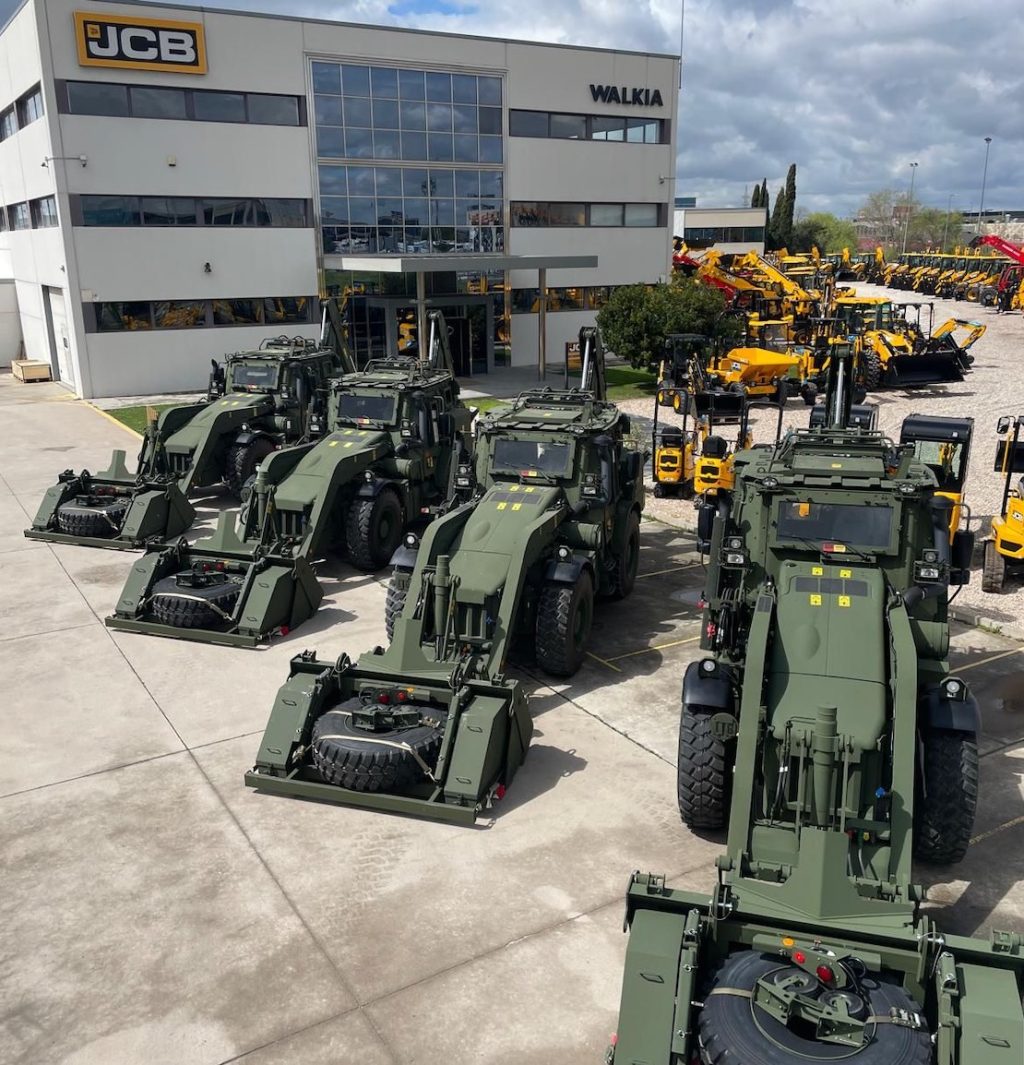 WALKIA entrega tres JCB HMEE al Ministerio de Defensa noticias maquinaria