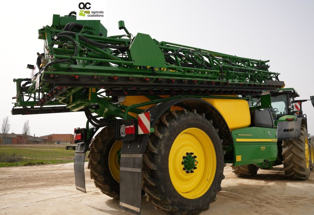 Agrícola Castellana entrega un pulverizador John Deere R975i noticias maquinaria