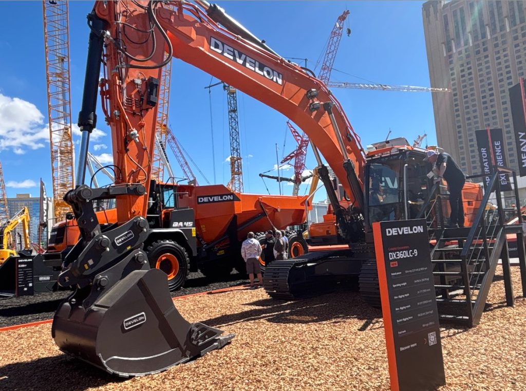 DEVELON presenta la nueva serie -9 de excavadoras en ConExpo noticias maquinaria