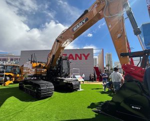Despliege de máquinas SANY en CONEXPO-CON_AGG SY335LC