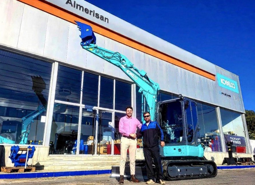 Grupo Almerisan entrega una nueva Kobelco SK50 noticias maquinaria