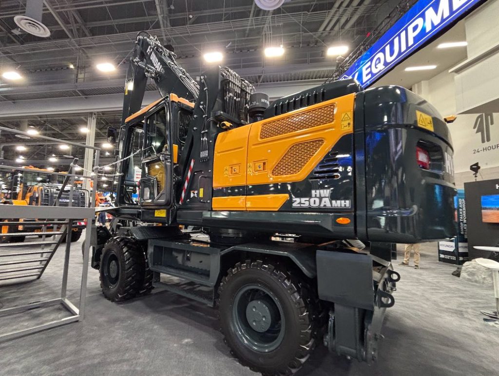 Hyundai expone manipulador materiales HW250A MH CONEXPO noticias maquinaria