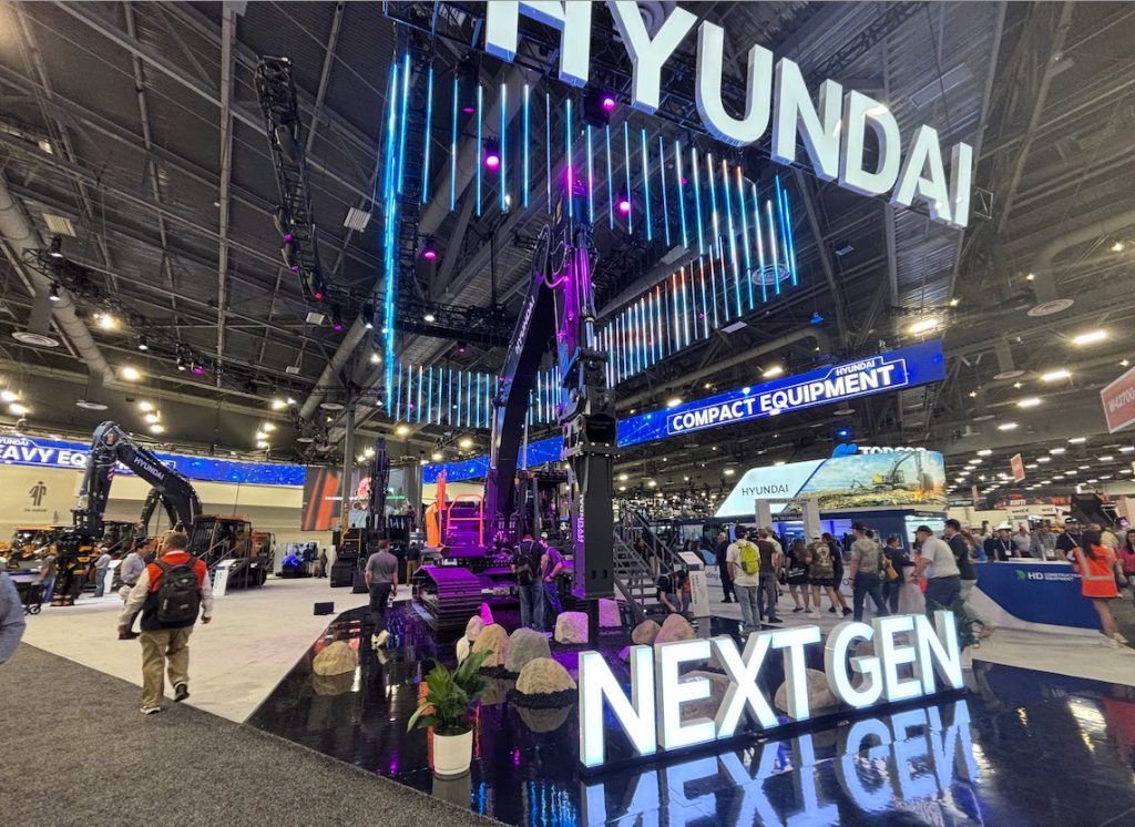 Hyundai presenta su nueva generación excavadoras en Conexpo noticias maquinaria