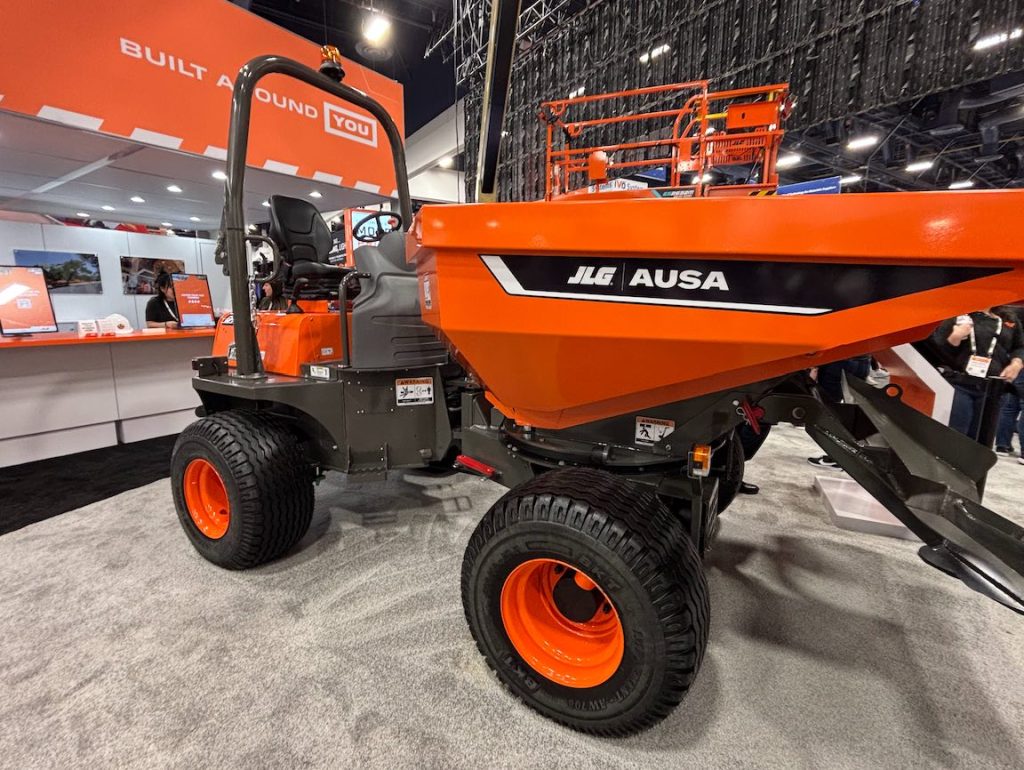JLG amplía su portafolio en Norteamérica con equipos AUSA noticias maquinaria