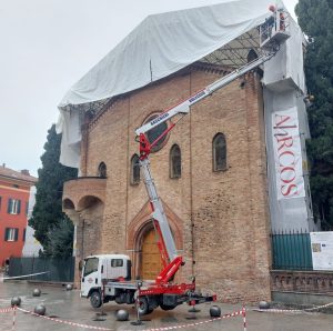 La plataforma aérea Multitel MX 210 trabaja en Bolonia noticias maquinaria