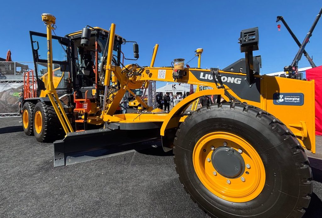 LiuGong presenta la motoniveladora 4215D y el rodillo 6608F en CONEXPO 2026 noticias maquinaria