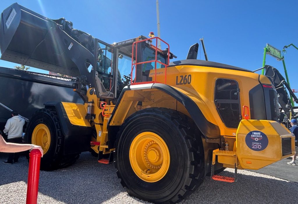Volvo CE anuncia mejoras en su línea de cargadores en Conexpo noticias maquinaria