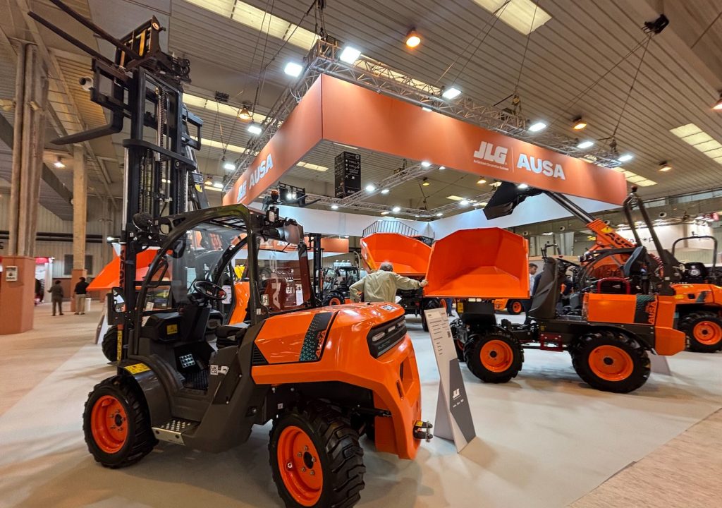 AUSA ha llevado a SMOPYC su propuesta eléctrica noticias maquinaria