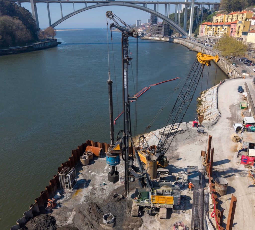 Cimentalia ejecuta cimentación del puente de Oporto con equipos Liebherr noticias maquinaria