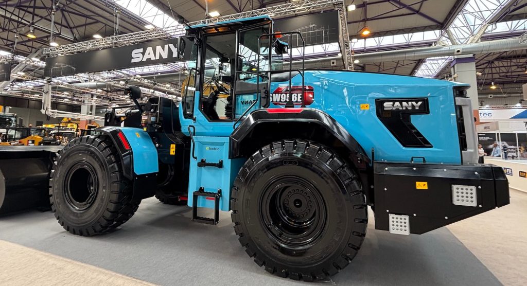 El azul eléctrico de la nueva SANY SW956E en Smopyc noticias maquinaria