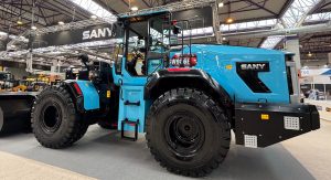 El azul eléctrico de la nueva SANY SW956E en Smopyc noticias maquinaria