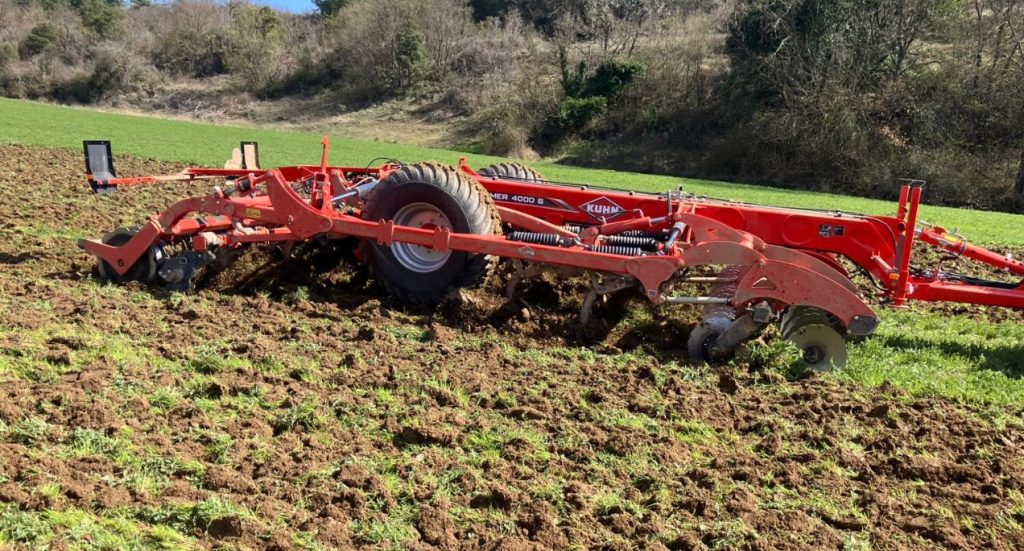 KUHN Ibérica inicia una gira de demos del rastrojador PERFORMER SELECT noticIas maquinaria