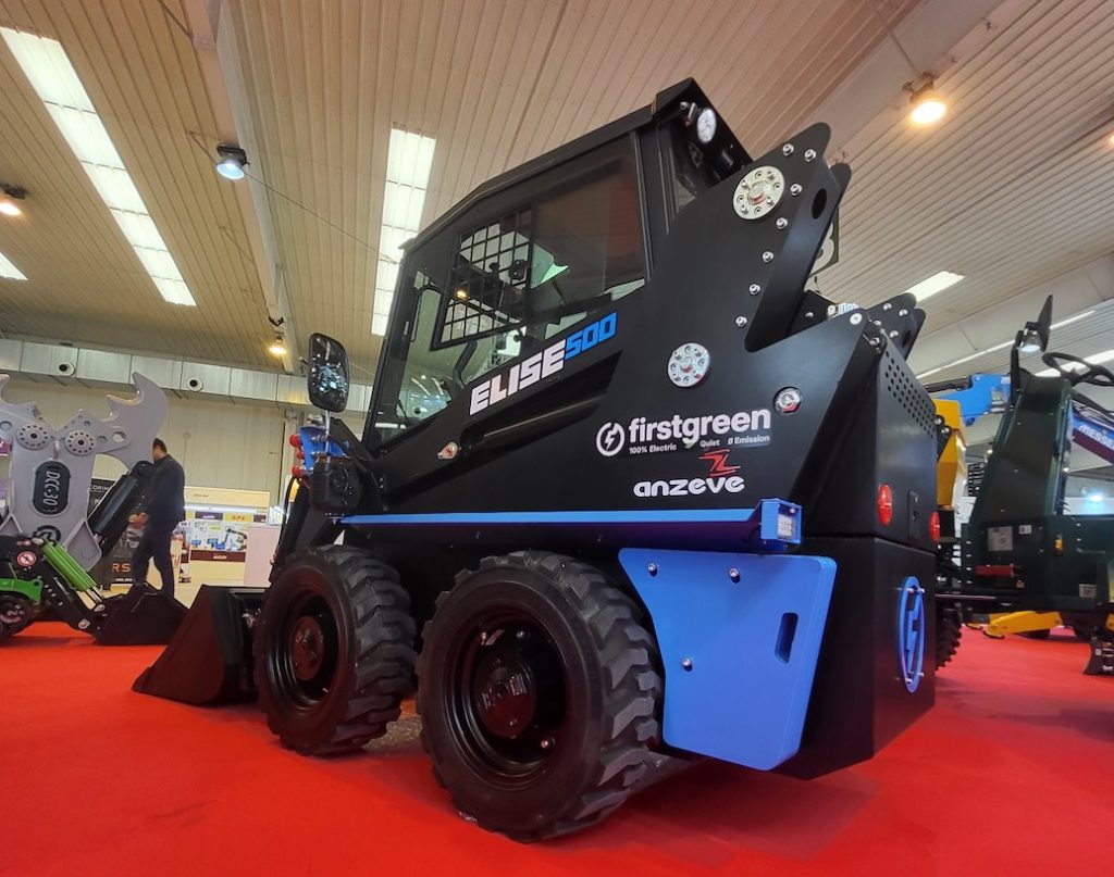 Presentación mundial de la nueva cargadora Elise 500 de Anzeve noticias maquinaria