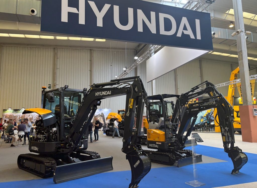 Tracto-Lena y Boadella con las miniexcavadoras Hyundai en SMOPYC 2026 noticias maquinaria