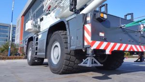 XCMG incorpora neumáticos Techking ETADT en la grúa XCR130_U noticias maquinaria