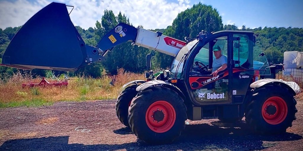 manipulador telescópico Bobcat TL38.70HF Agri explotación ovina noticias maquinaria