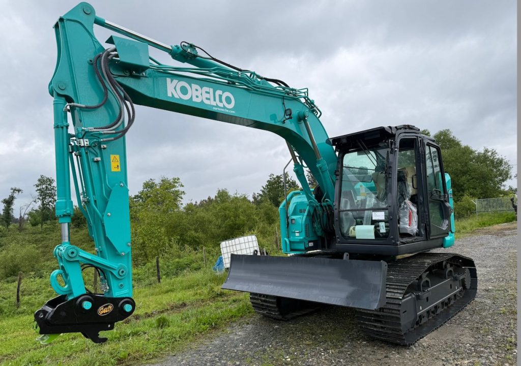 Aurteneche entrega la primera Kobelco SK165SRLC-7 Forestal de origen noticias maquinaria