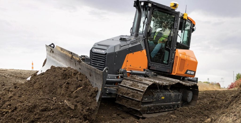 Develon amplía su gama de buldóceres con el nuevo DD10 noticias maquinaria