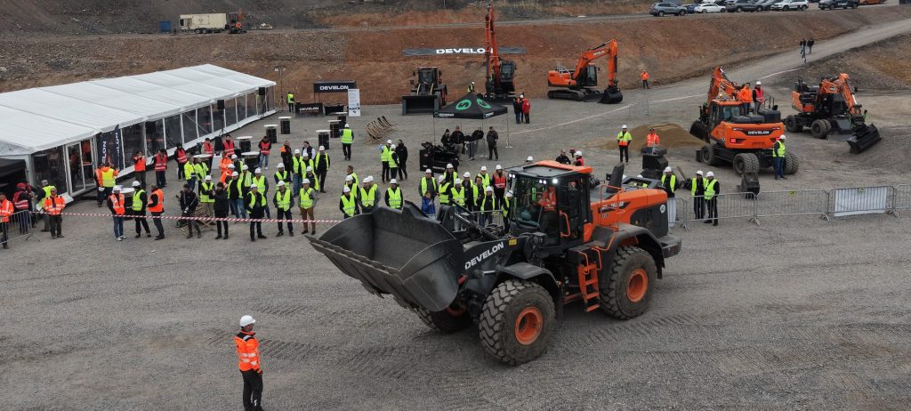 Innovación, seguridad y productividad en los Develon Demo Days 2026 noticias maquinaria