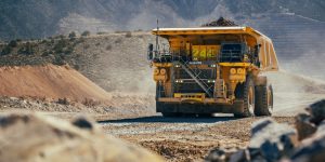 Komatsu 1.000 camiones autónomos gran tonelaje en operaciones noticias maquinaria