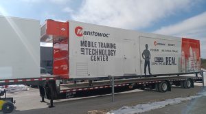 Manitowoc lanza un Centro Móvil de Formación y Tecnología noticias maquinaria