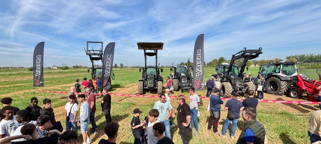 Valtra acerca el SmartTour 2026 a los agricultores españoles noticias maquinaria