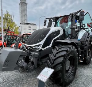 Valtra lleva la inteligencia artificial al campo con sus novedades presentadas en Agrishow 2026 noticias maquinaria