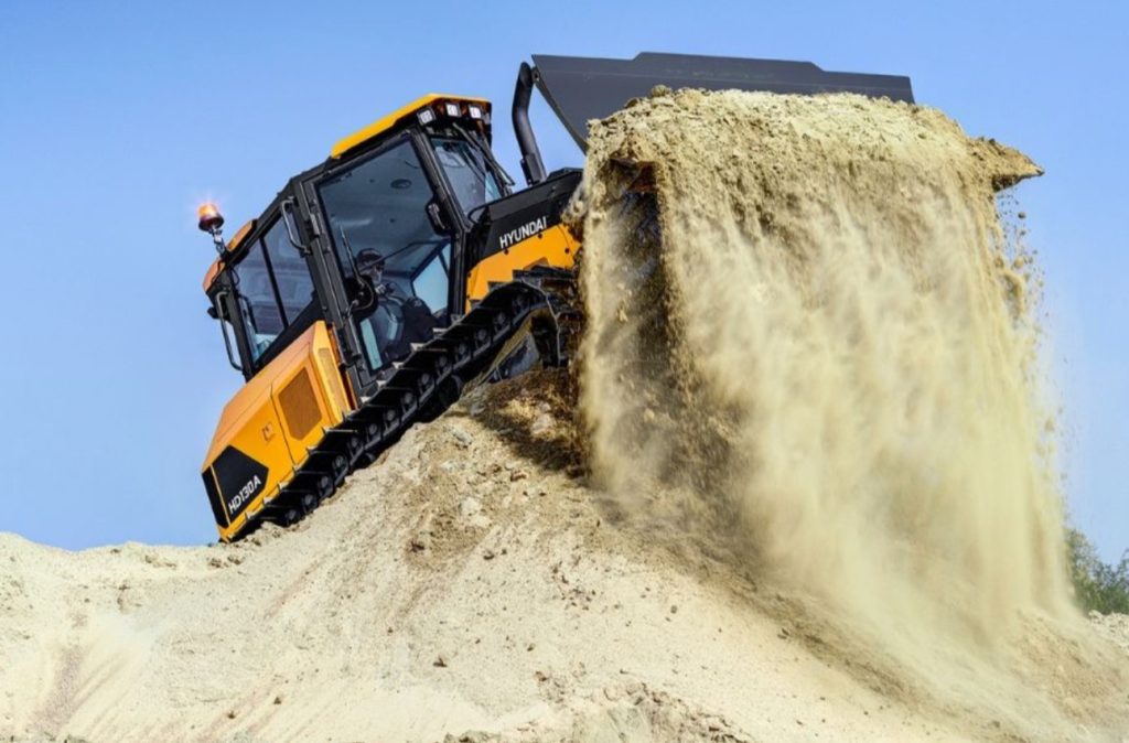 Hyundai Construction Equipment Europe presenta el nuevo bulldozer HD130A noticias maquinaria