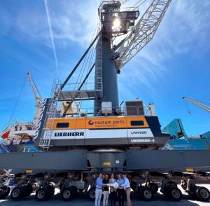 Liebherr Ibérica entrega la sexta grúa marítima a Noatum Ports noticias maquinaria