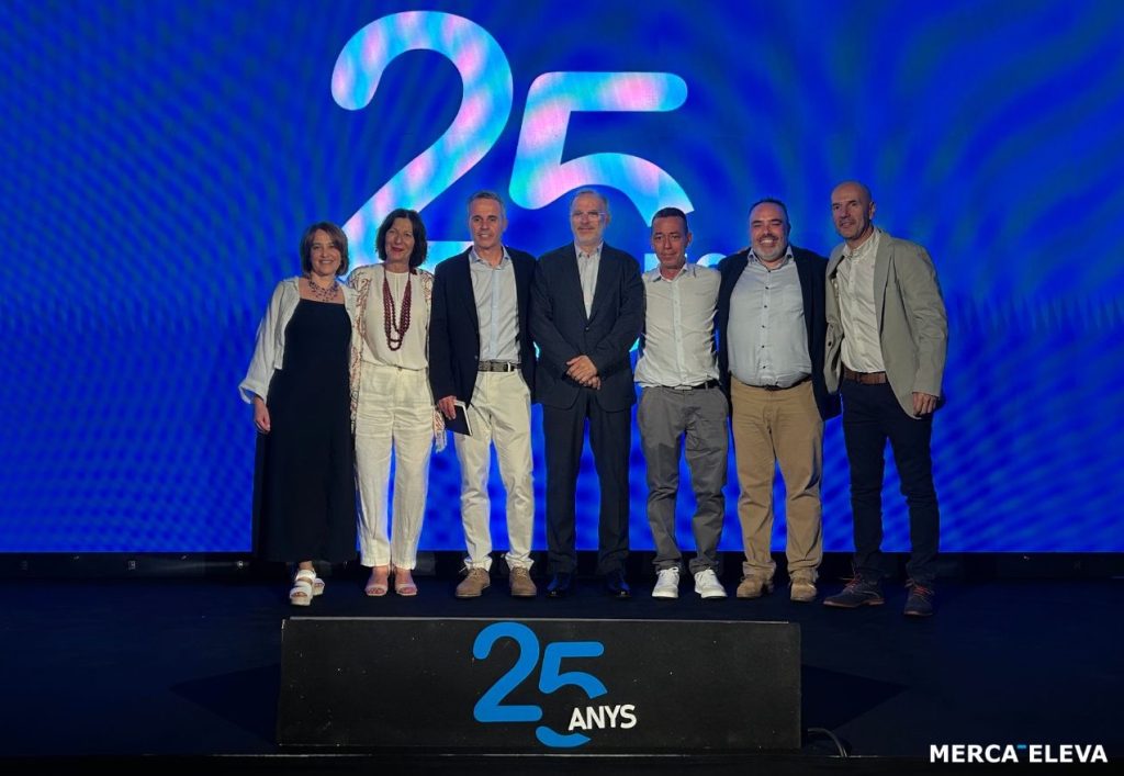 Merca-Eleva celebra 25 años de historia noticias maquinaria