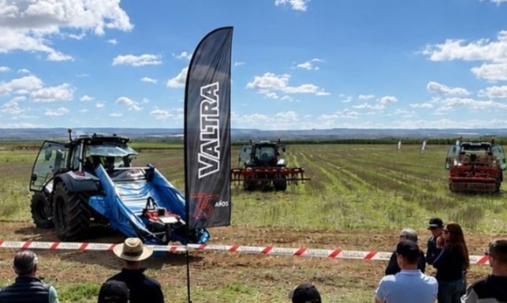 VSancho con el Valtra SmartTour 2026 noticias maquinaria