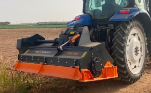 Agrometal Carrión Agrícola entrega una trituradora TMC Cancela TXK 180 noticias maquinaria