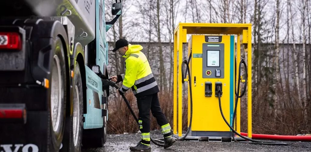 Atlas Copco optimiza el suministro energético de una de flotas de volquetes eléctricos noticias maquinaria