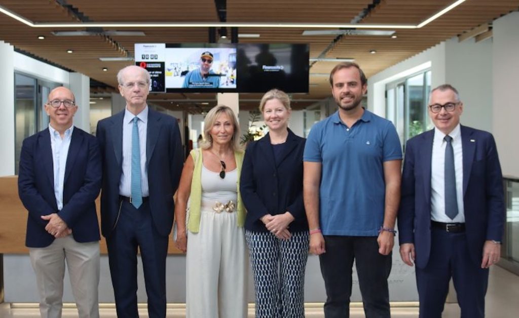 Finanzauto presenta a las autoridades su nuevo centro de innovacion y formación noticias maquinaria