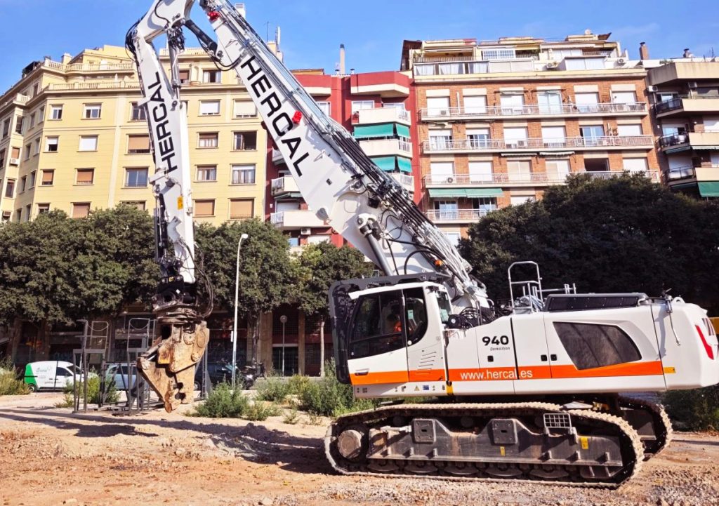Hercal incorpora la primera Liebherr R 940 Demolition de España noticias maquinaria